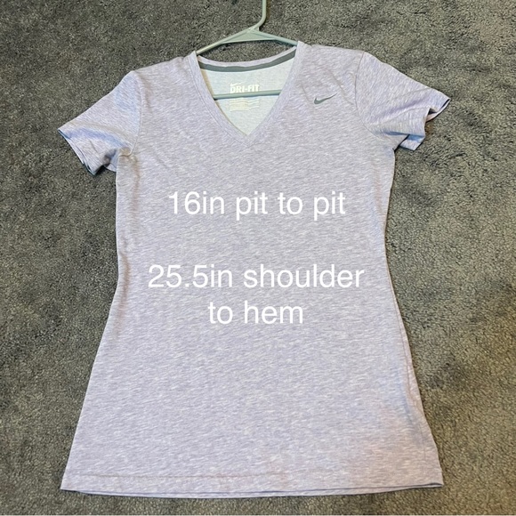 🔟 Nike Dri-fit short sleeve V neck top. Slim fit. Size Small.